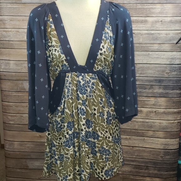 Free People Tops - FREE PEOPLE floral tunic size L